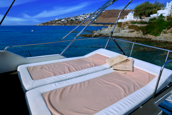Mykonosyachting-Luxury-Private-Yacht-Charter-Diamand-Colvic-36-Suncruiser-4